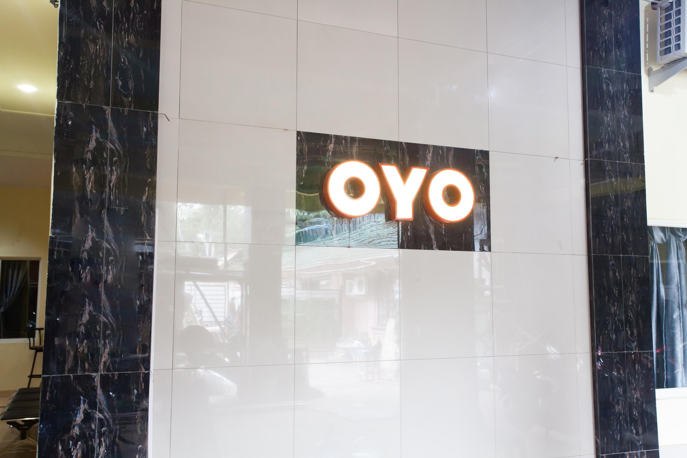 Oyo 990 Stadion Residence Syariah Medan Exterior photo