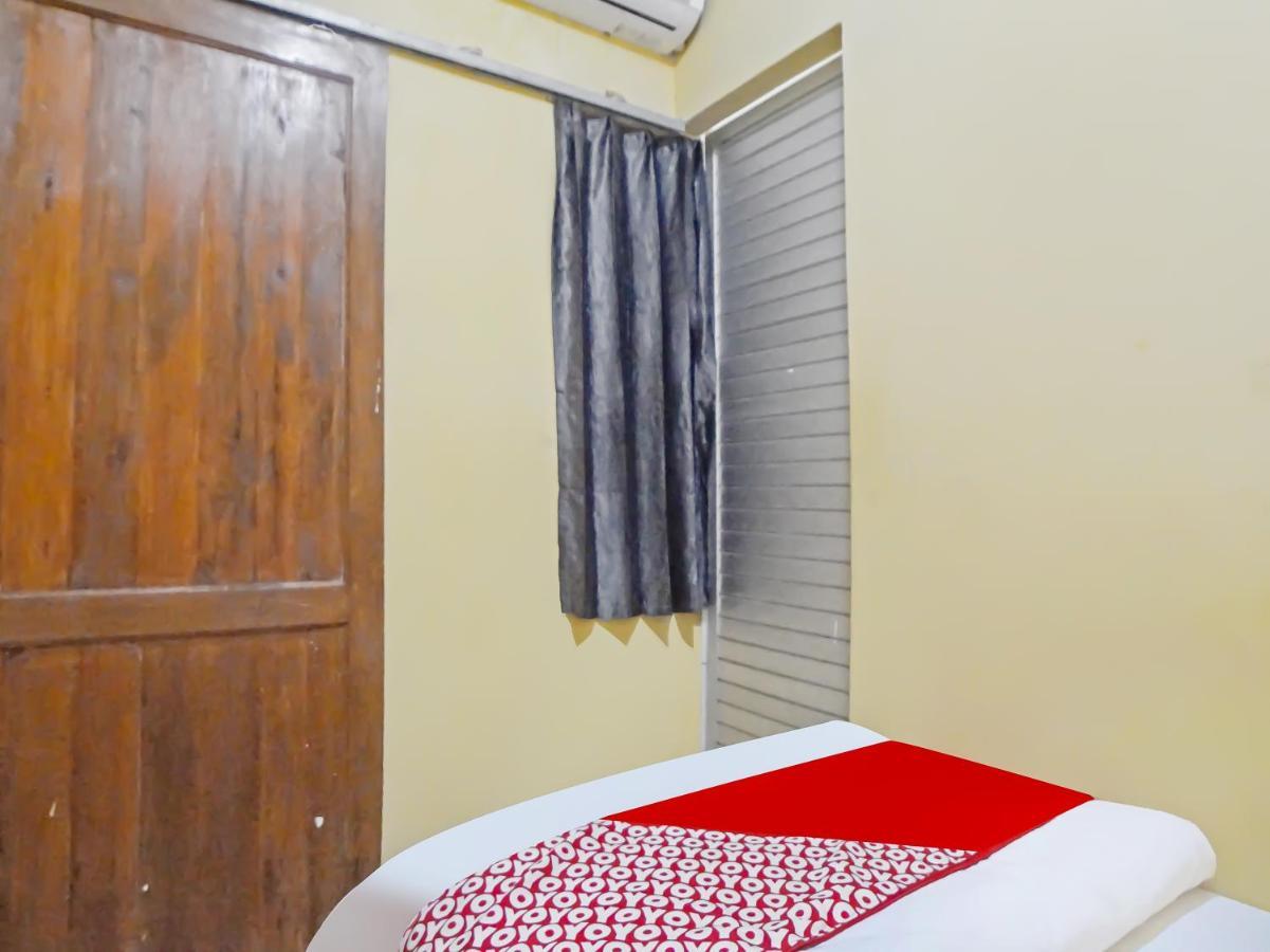 Oyo 990 Stadion Residence Syariah Medan Exterior photo